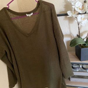 Long v neck green sweater